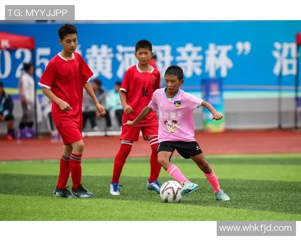 从校园到职业场上上高中的足球明星如何追逐梦想与荣耀